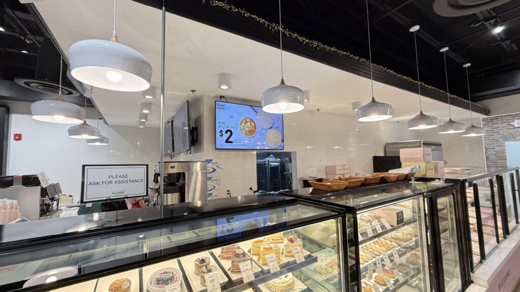 사라지는 지폐, 살아남은 자유: 디지털 파도 속 현금의 실존적 투쟁