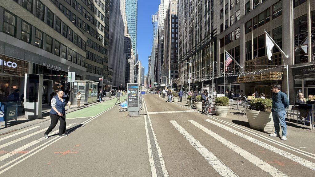 [Spring in New York] 브로드웨이의 도보 산책 (I): 40가에서 23가까지, 패션과 광장이 빚어낸 미드타운의 리듬