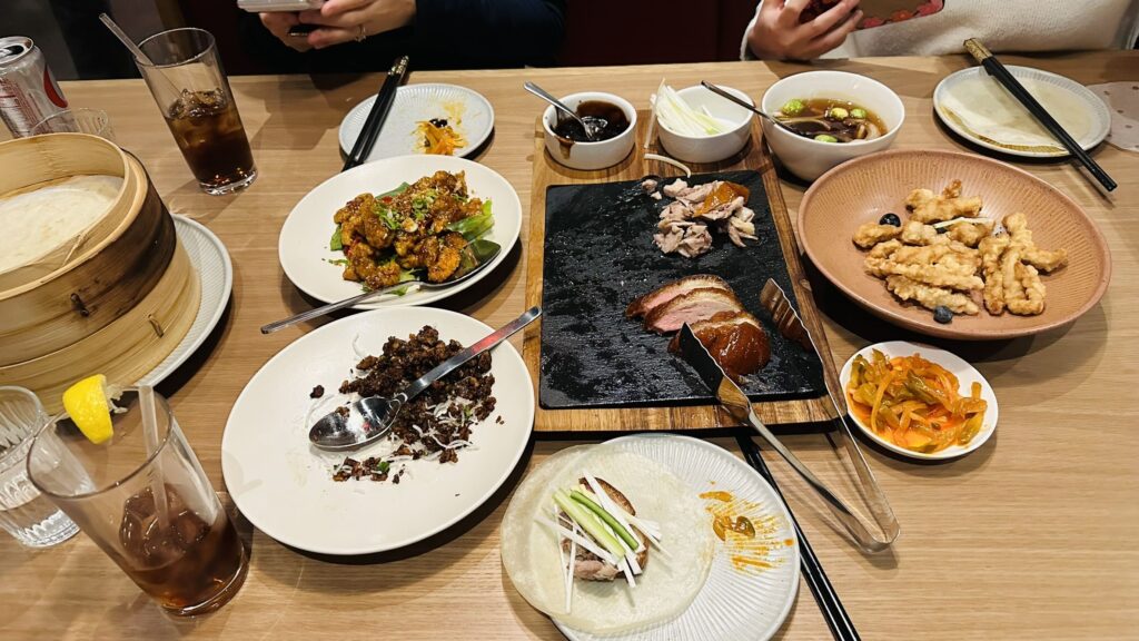 [미식 비평] 비옥한 토양 위에 피어난 하이브리드 미학: 맨해튼 ‘옥토(沃土)’ 심층 분석