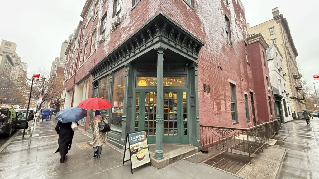 포틀랜드의 영혼을 뉴욕에 심다: 스텀프타운 커피가 설계한 제3의 물결