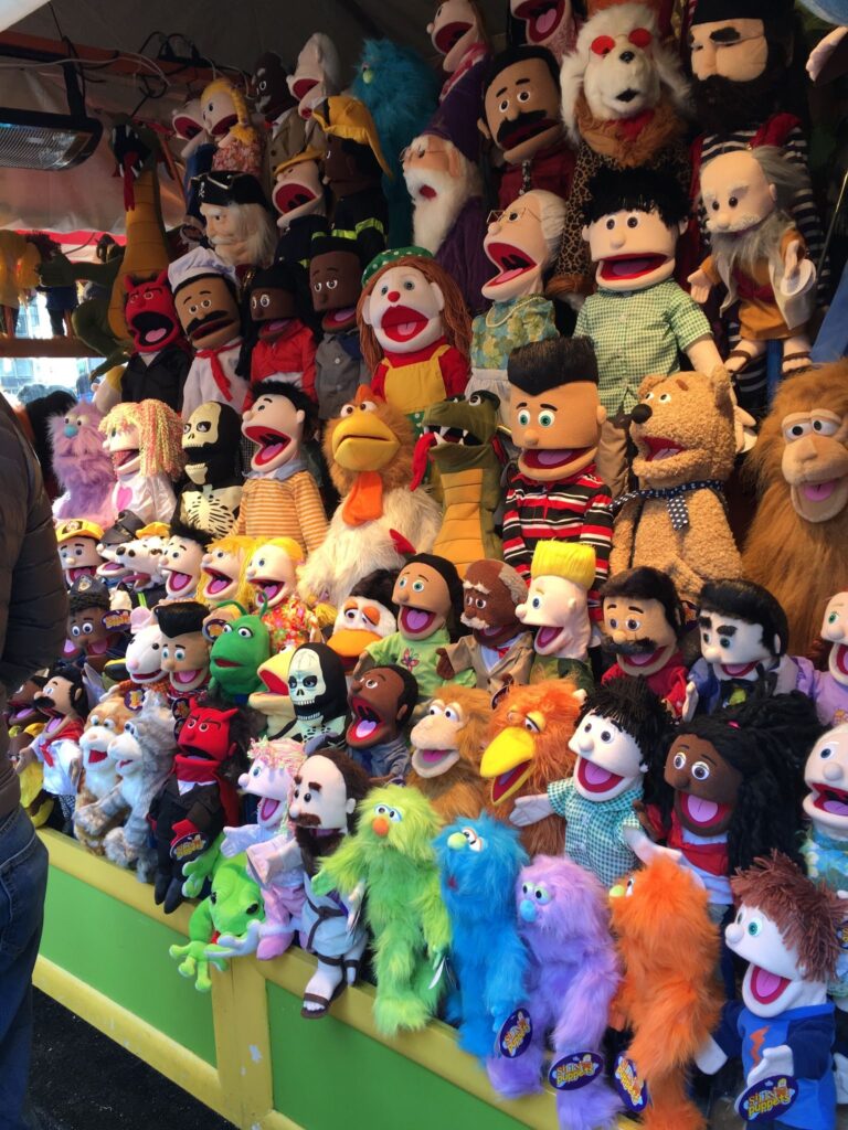 만우절의 역사적 변천과 디지털 시대의 역설