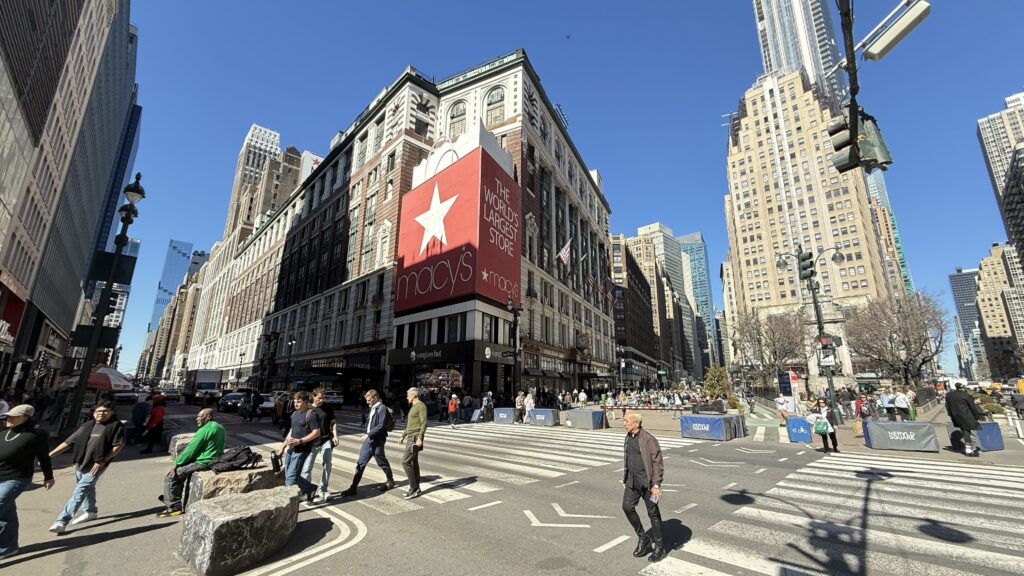 [Spring in New York] 브로드웨이의 도보 산책 (I): 40가에서 23가까지, 패션과 광장이 빚어낸 미드타운의 리듬