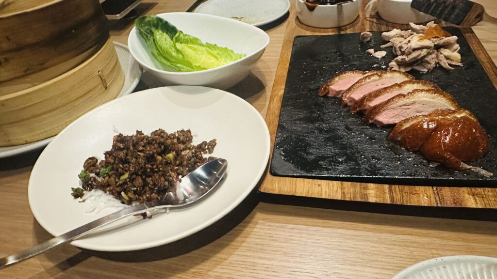 [미식 비평] 비옥한 토양 위에 피어난 하이브리드 미학: 맨해튼 ‘옥토(沃土)’ 심층 분석