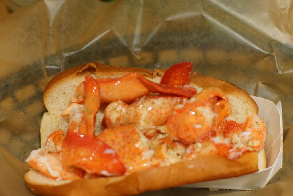 [현장 리포트] 갑갑한 코트를 벗고 바다를 한 입 베물다: 여름을 맞이하는 뉴요커의 의식