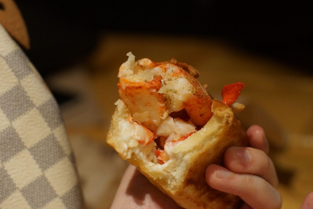 [현장 리포트] 갑갑한 코트를 벗고 바다를 한 입 베물다: 여름을 맞이하는 뉴요커의 의식