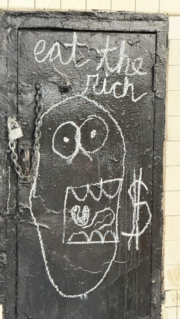 사라지는 지폐, 살아남은 자유: 디지털 파도 속 현금의 실존적 투쟁