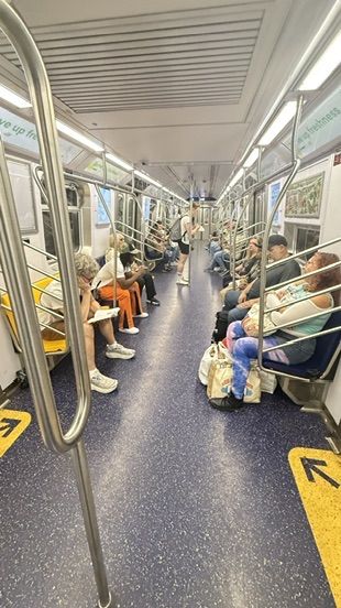 만우절의 역사적 변천과 디지털 시대의 역설