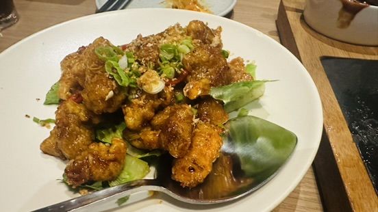 [미식 비평] 비옥한 토양 위에 피어난 하이브리드 미학: 맨해튼 ‘옥토(沃土)’ 심층 분석