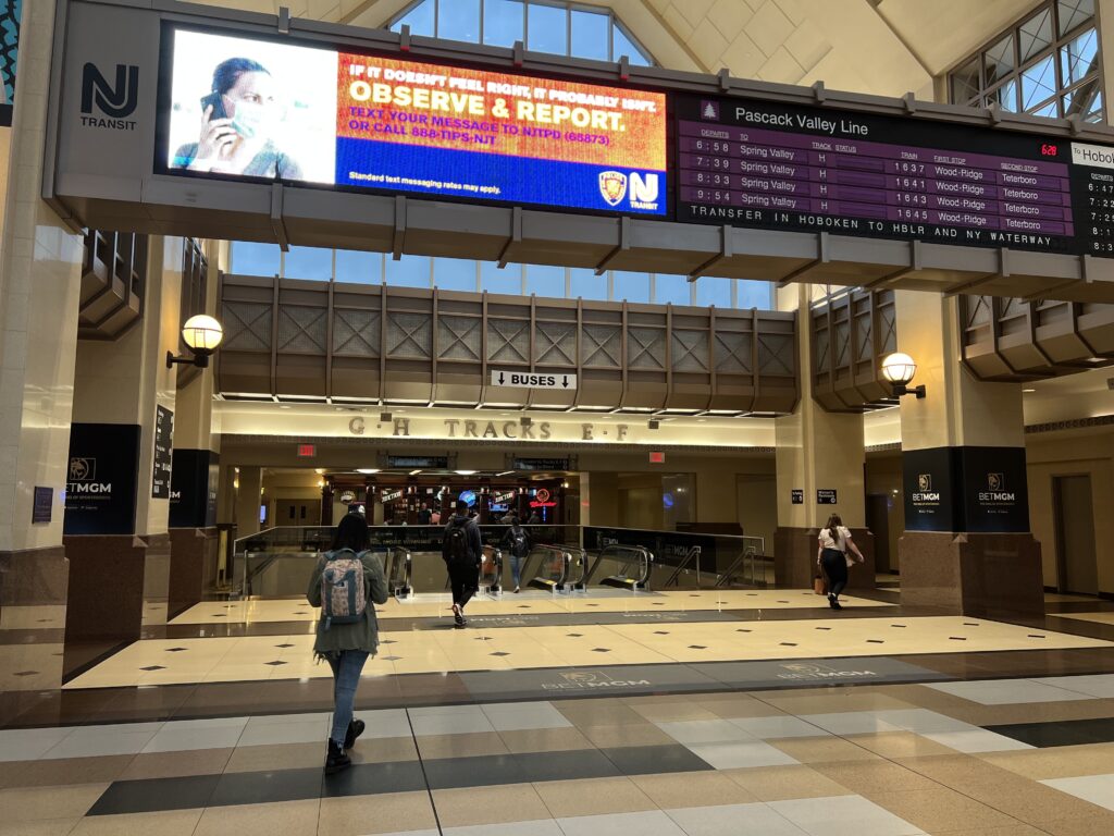 메도우랜즈의 강철 심장: 세커커스 정크션이 빚어낸 연결의 연금술과 도시의 진화