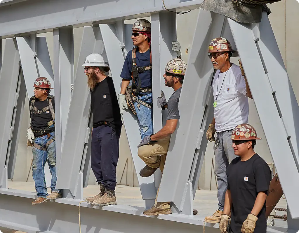 [브랜드 비평] 디트로이트의 강철 실이 짠 갑옷: 칼하트(Carhartt)의 노동 미학과 서브컬처의 영속성