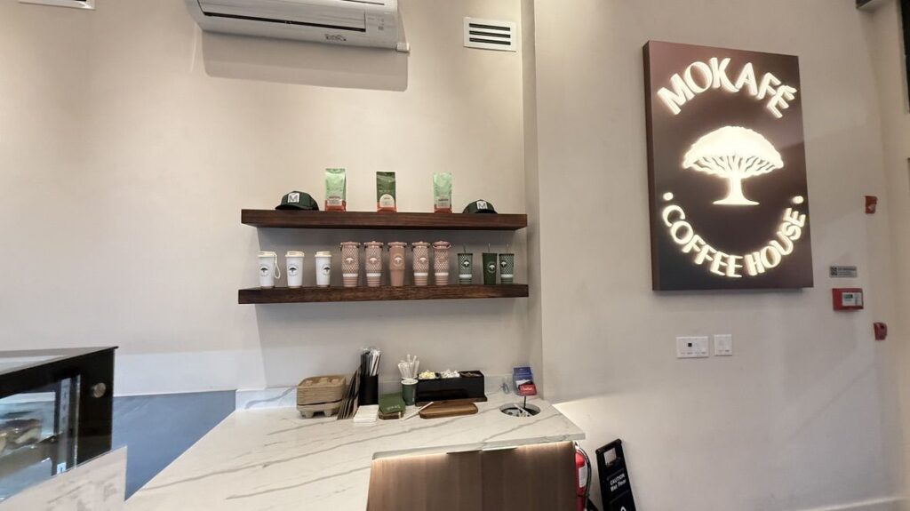 [미식 비평] 증기의 서사, 도시의 여백을 채우다: 모카페(Mokafe)가 제안하는 아날로그의 현대적 전회
