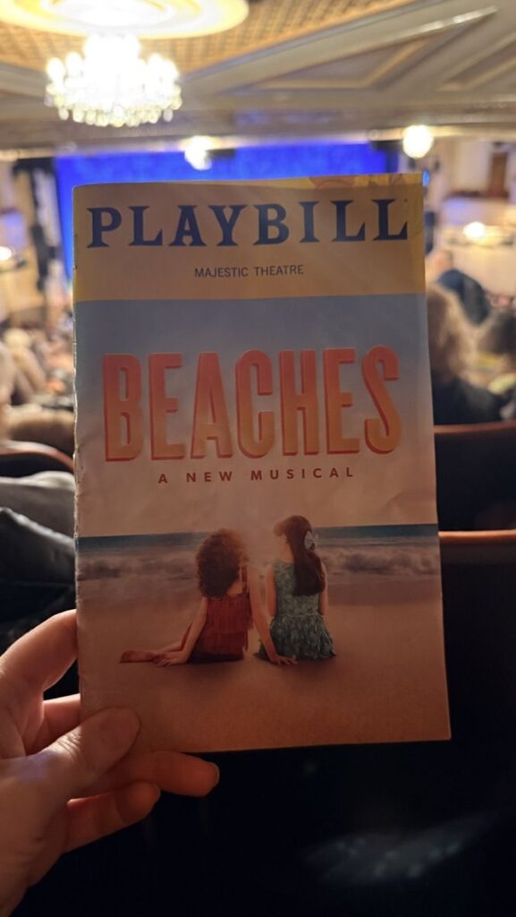 [공연 비평] 무대 위로 흐르는 우정의 서사시: 뮤지컬 비치스(Beaches)가 그린 삶과 이별의 변주곡