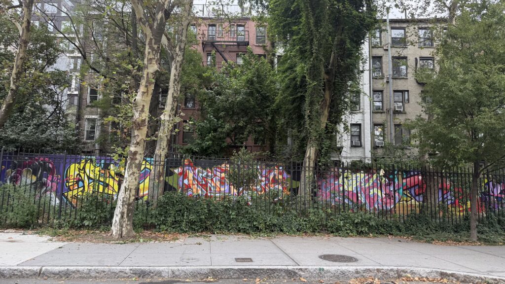 [도시 인문학 리포트] 격자무늬 끝에 걸린 그리움, 알파벳 시티(Alphabet City)의 층위와 여백