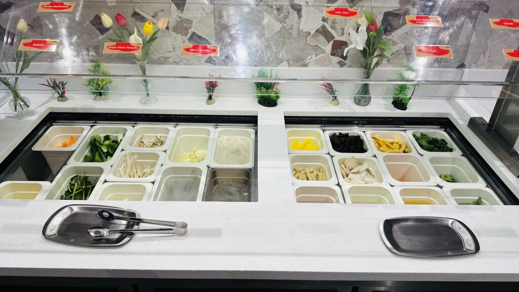 뉴욕 메인스트림을 사로잡은 K-분식의 마법… 맨해튼 ‘마녀 떡볶이’